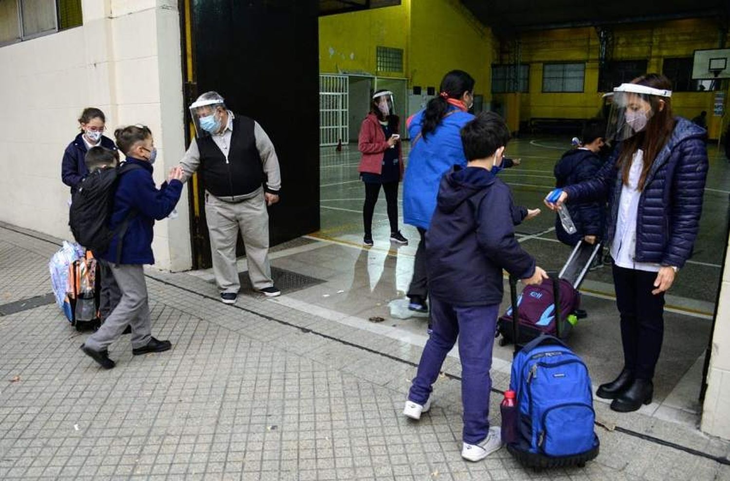 Alumnos de primaria de toda la provincia regresaron a las aulas este lunes