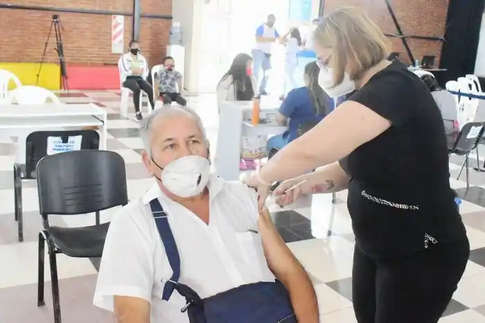 Vacunatorios fijos siguen inoculando a demanda