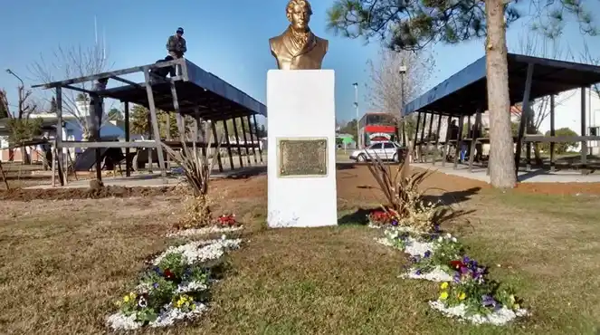 En la plaza Belgrano, se realizó el acto por la creación de la Bandera