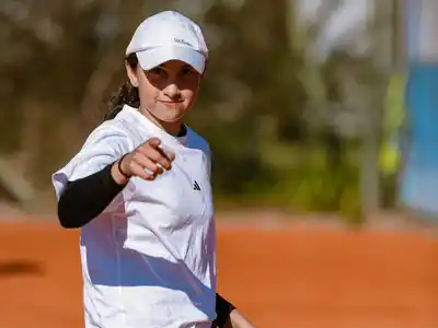 Zaira Martínez inicia su primera gira internacional y lleva el tenis de María Teresa a Estados Unidos