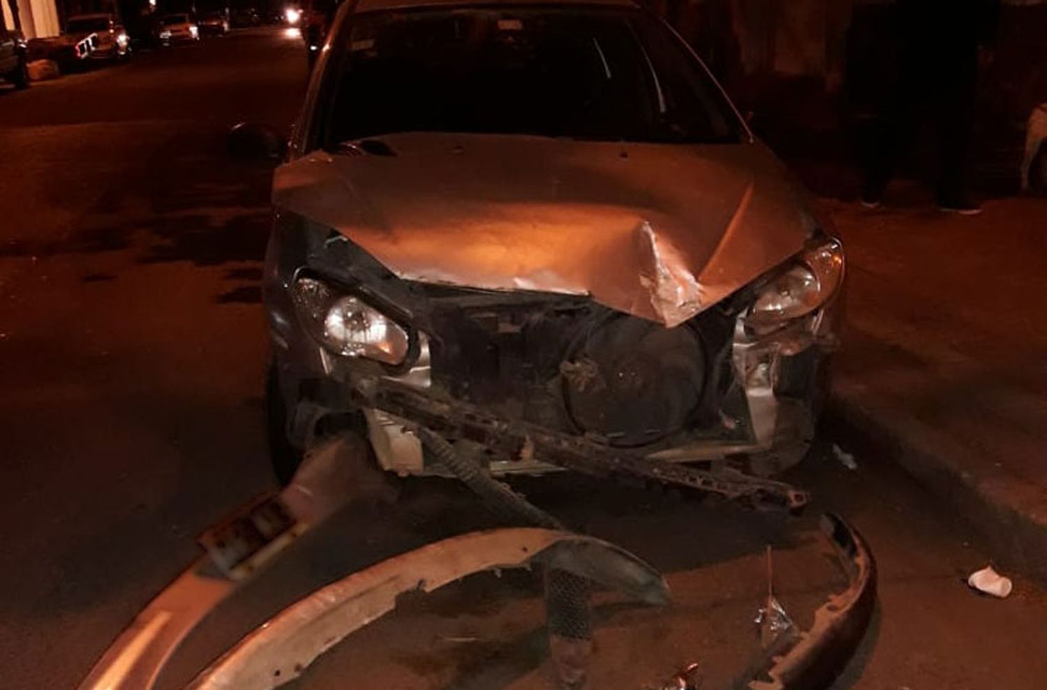 Chocó contra un colectivo y se negó a hacer el test de alcoholemia