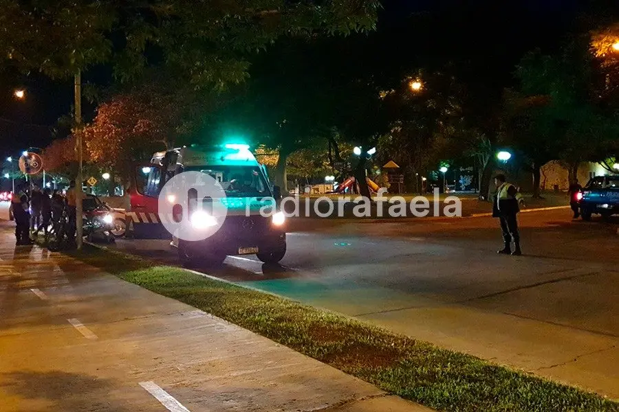 Una joven de 25 años terminó en el hospital luego de sufrir un accidente en barrio Guillermo Lehmann.