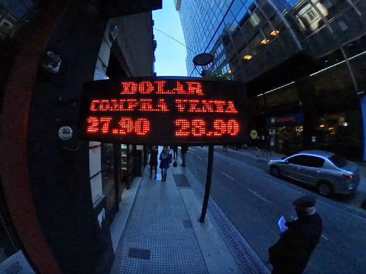Después de la conferencia de Dujovne, el dólar volvió a dispararse