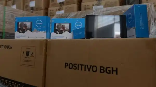Segunda etapa de entrega de tablets para adultos mayores