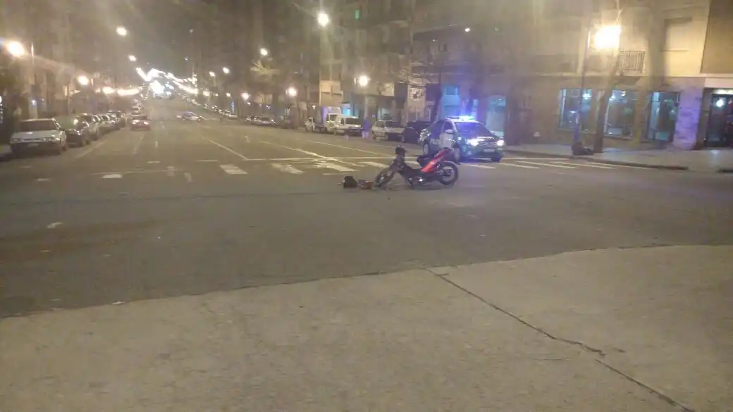 Dos heridos y un prófugo tras un choque en Colón y Güemes