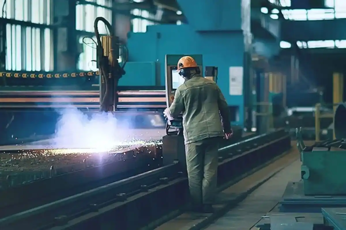 El gobierno reclama "inversión" a empresarios.