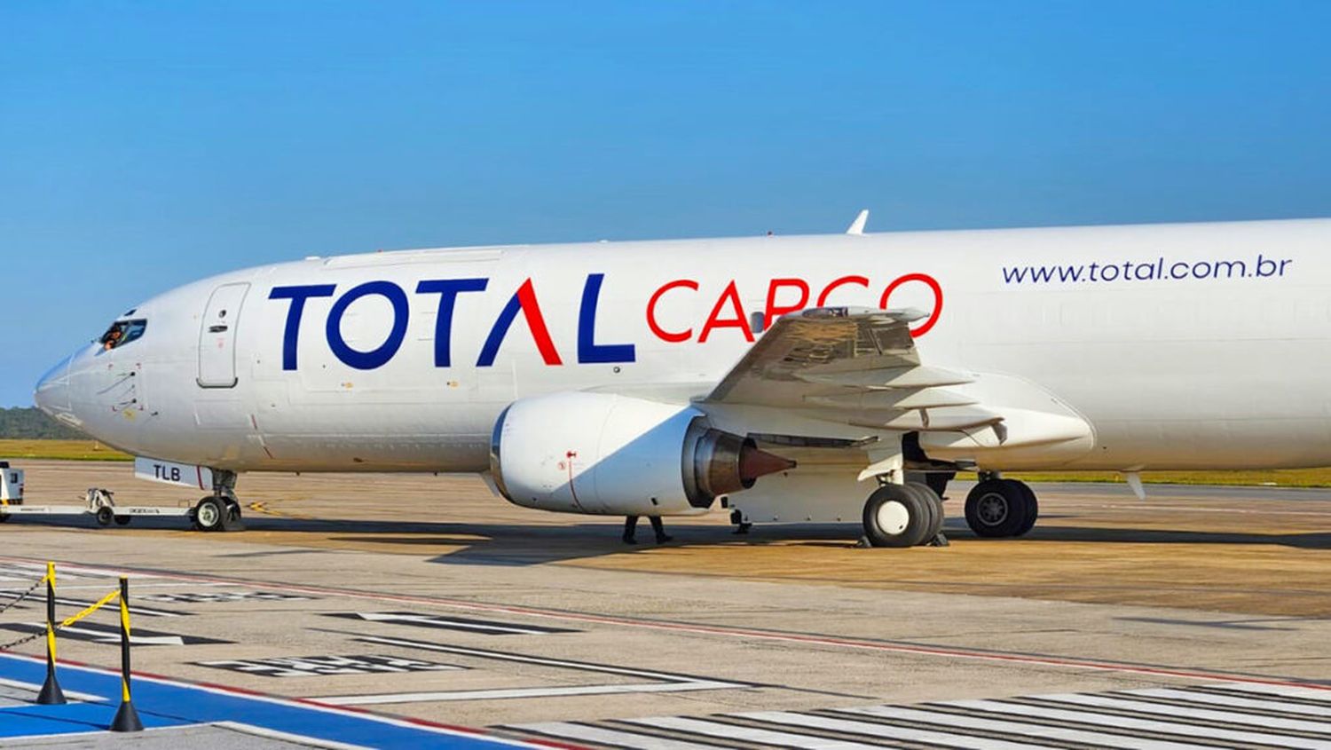 Total Linhas Aéreas incorpora un nuevo Boeing 737-400SF