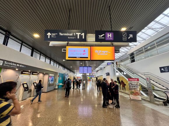 Tráfico aéreo nacional en Colombia disminuye pese al repunte internacional