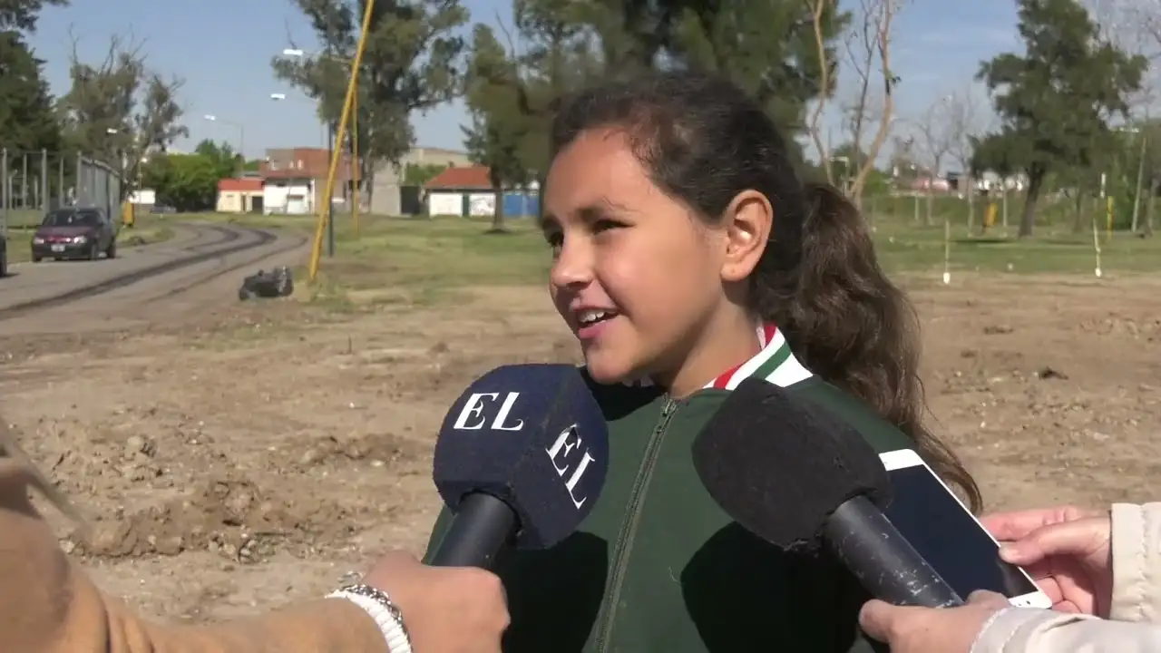 Alumnos de la Escuela Padre Catena plantaron 50 árboles en Villa del Parque