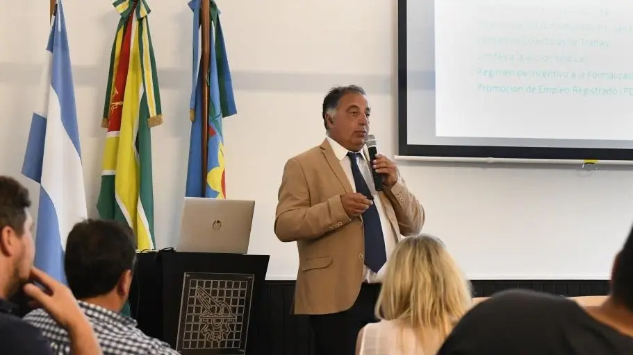 Juan Pablo Borioni durante la charla abierta en la Cámara Económica