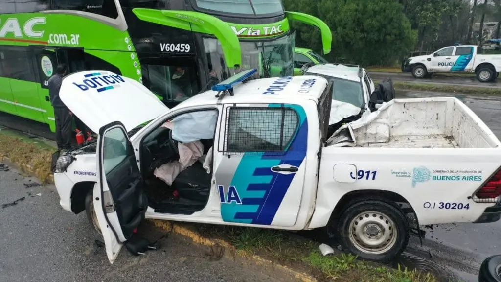 Paciente psiquiátrico roba un patrullero y causa grave choque