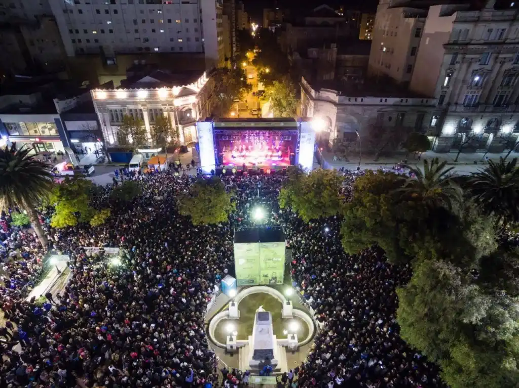Los Nocheros y Kapanga en AcercArte en Mar del Plata