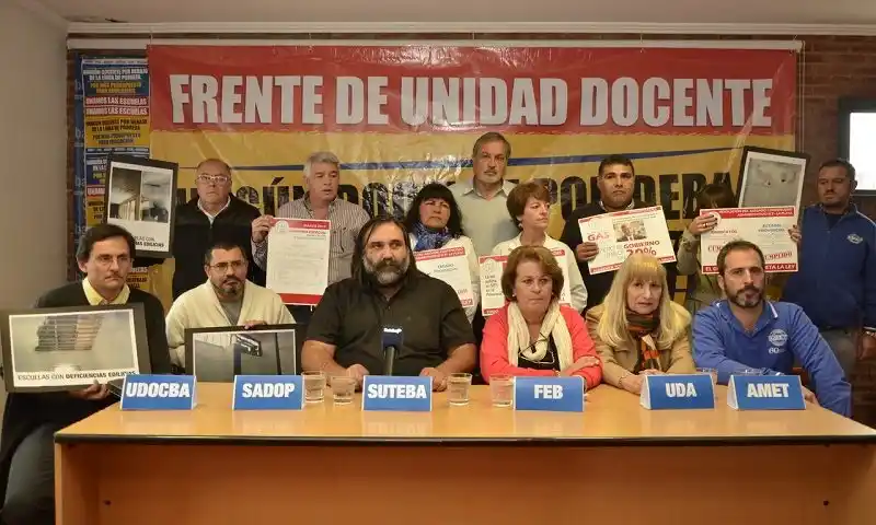 Docentes le reclaman a Vidal que convoque a paritarias