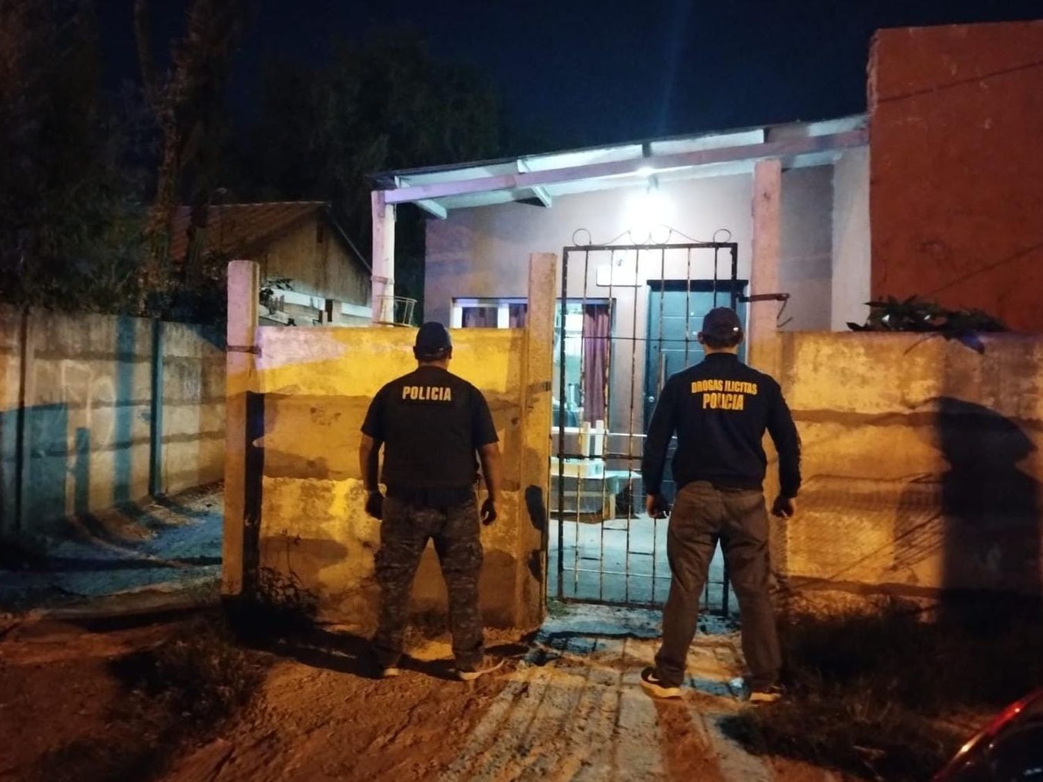 Detuvieron a dos hermanos que se dedicaban a la tenencia y comercialización de estupefacientes