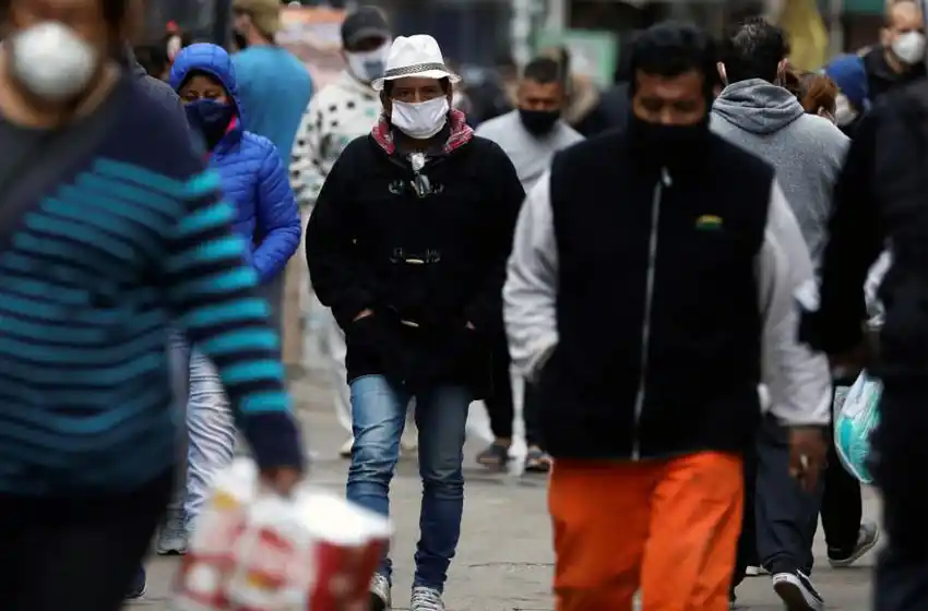 “El virus muta y por eso no hay que bajar la guardia”, aseguró un reconocido especialista