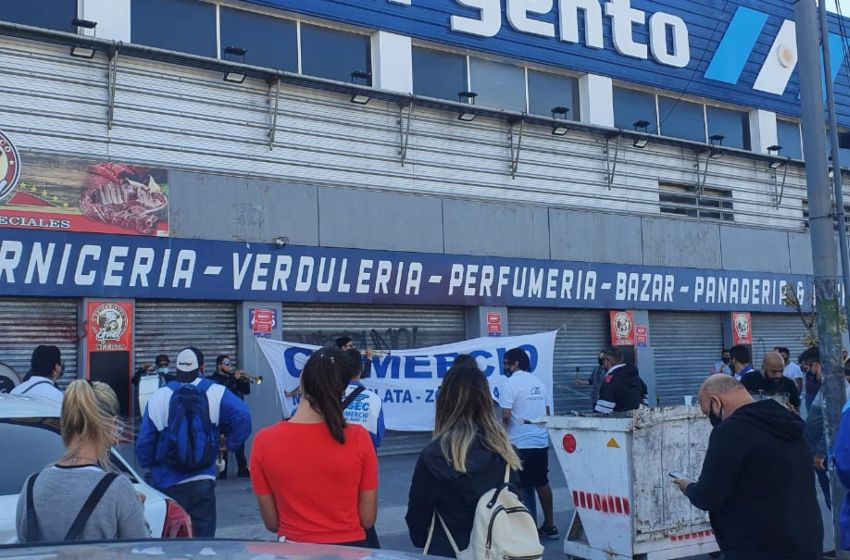 Continúan las protestas en supermercado chino