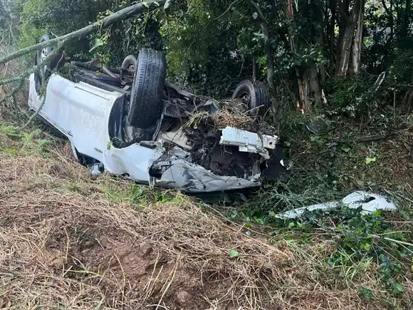 Batán: un hombre murió tras el vuelco de una camioneta en camino San Francisco
