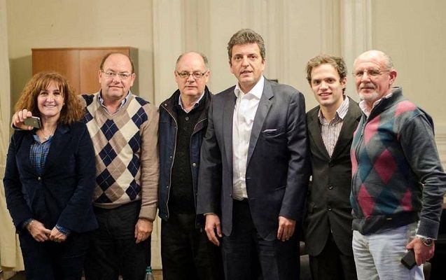 Sergio Massa junto a referentes del Frente Renovador de la ciudad 