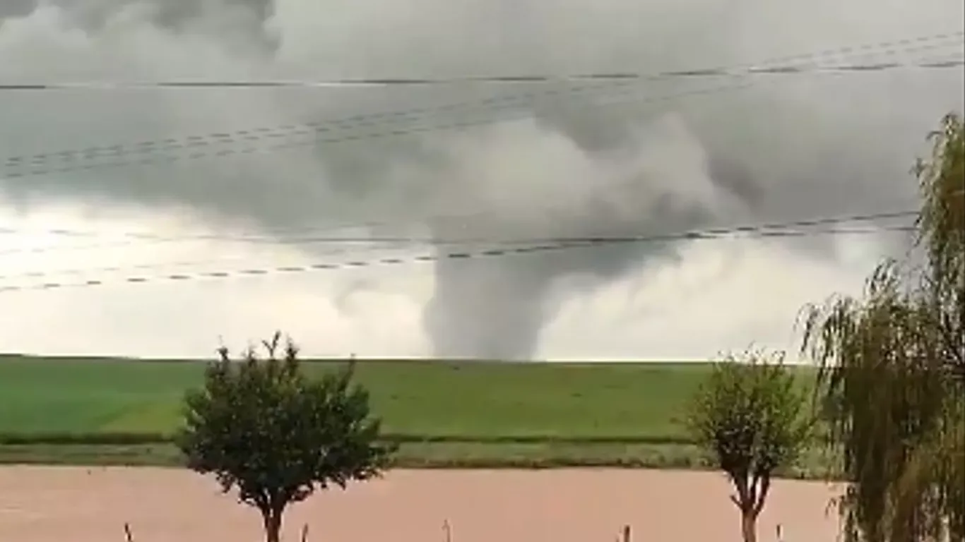 El fenómeno se presenta con un nuevo episodio de inestabilidad que trae fuertes lluvias y tormentas aisladas.