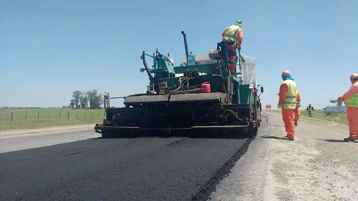 Comenzó la tarea de repavimentación de la Ruta N° 4, entre La Pelada y Elisa
