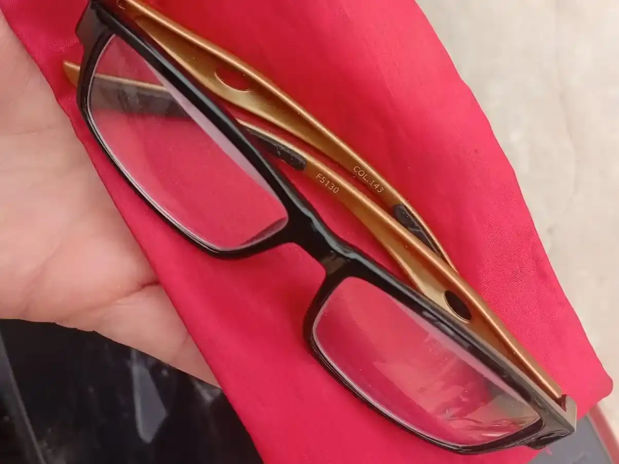 Lentes encontrados en la vía pública