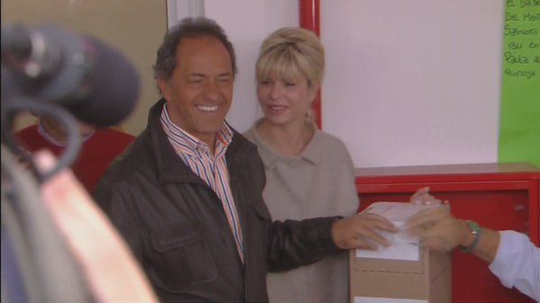 Elecciones 2015: Votó Scioli en Tigre y llamó a "seguir construyendo"