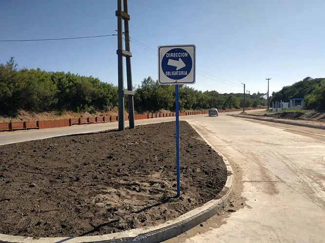 Cartelería y distribuidor de tránsito