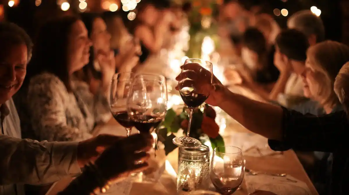 Se restringieron a 10 la cantidad de personas permitidas en las reuniones sociales