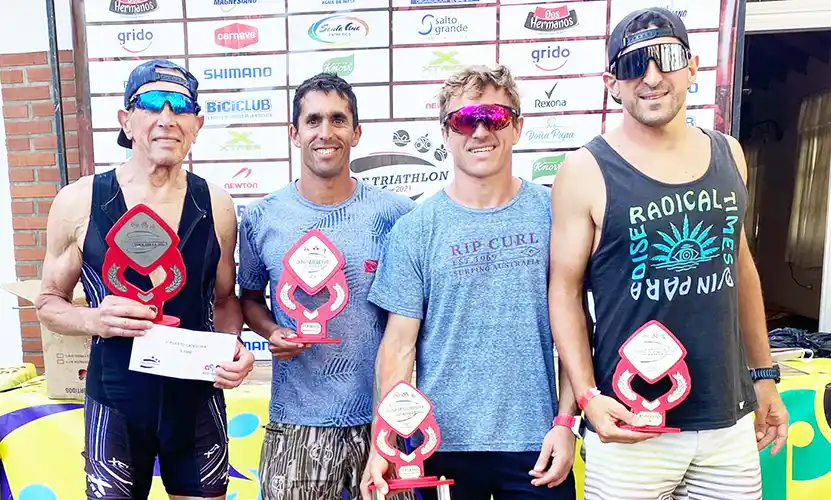 Triunfos y podios para triatletas
