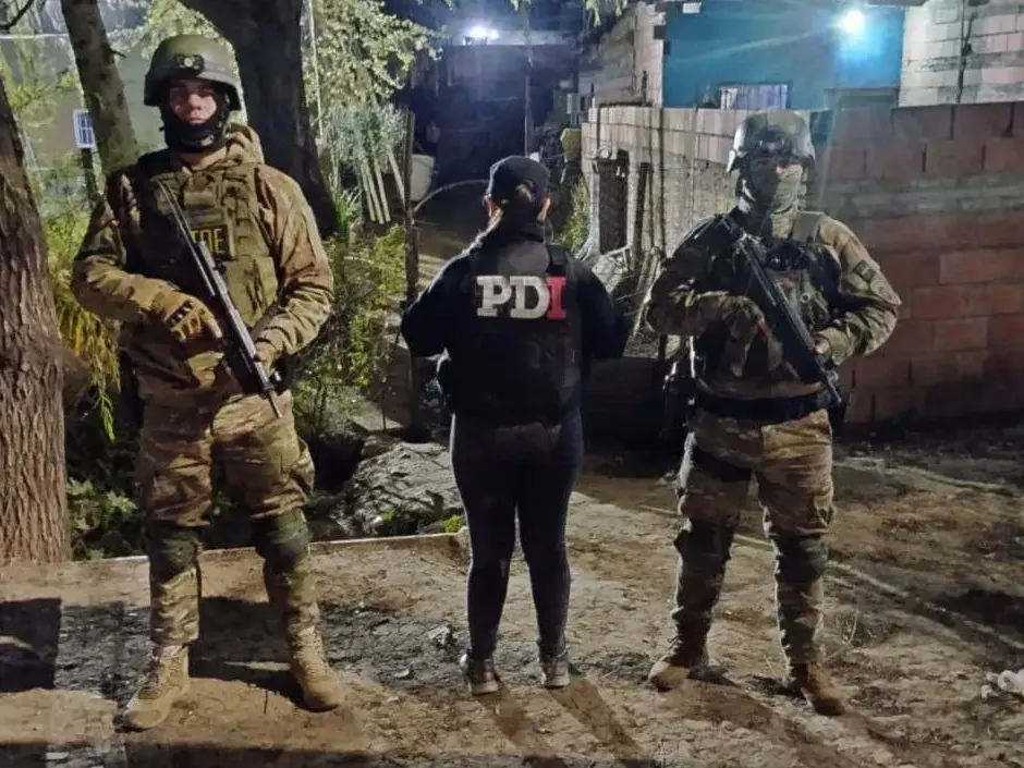 Cuatro personas fueron detenidas por arrojar una bomba molotov contra el auto de un docente en Villa Gobernador Gálvez