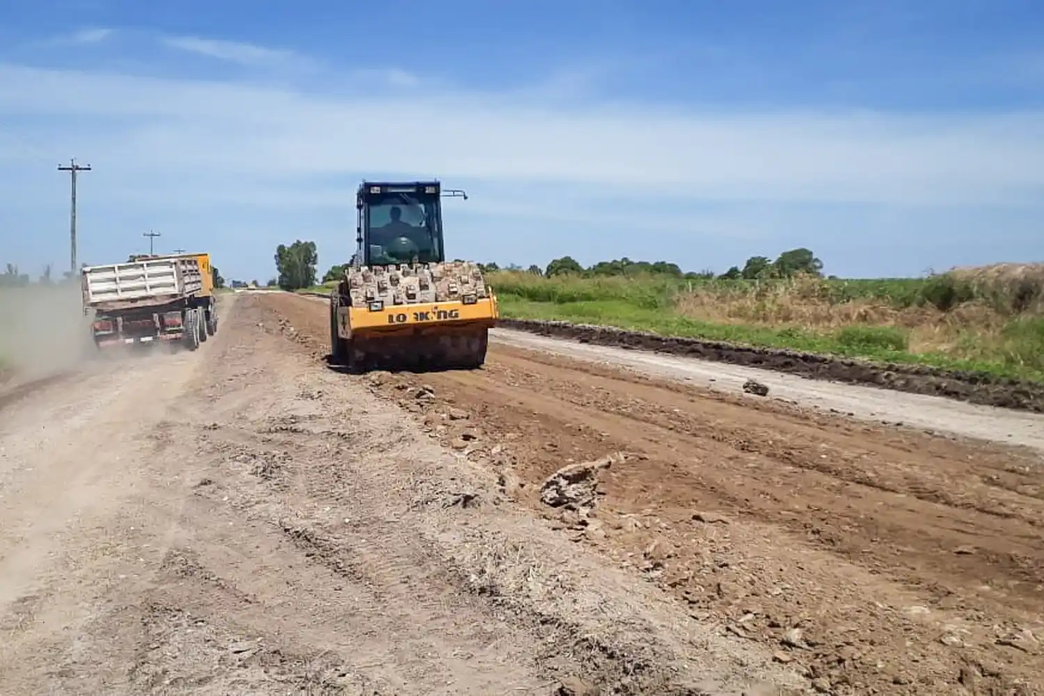 Vialidad  trabaja en el ingreso a Colonia Merou