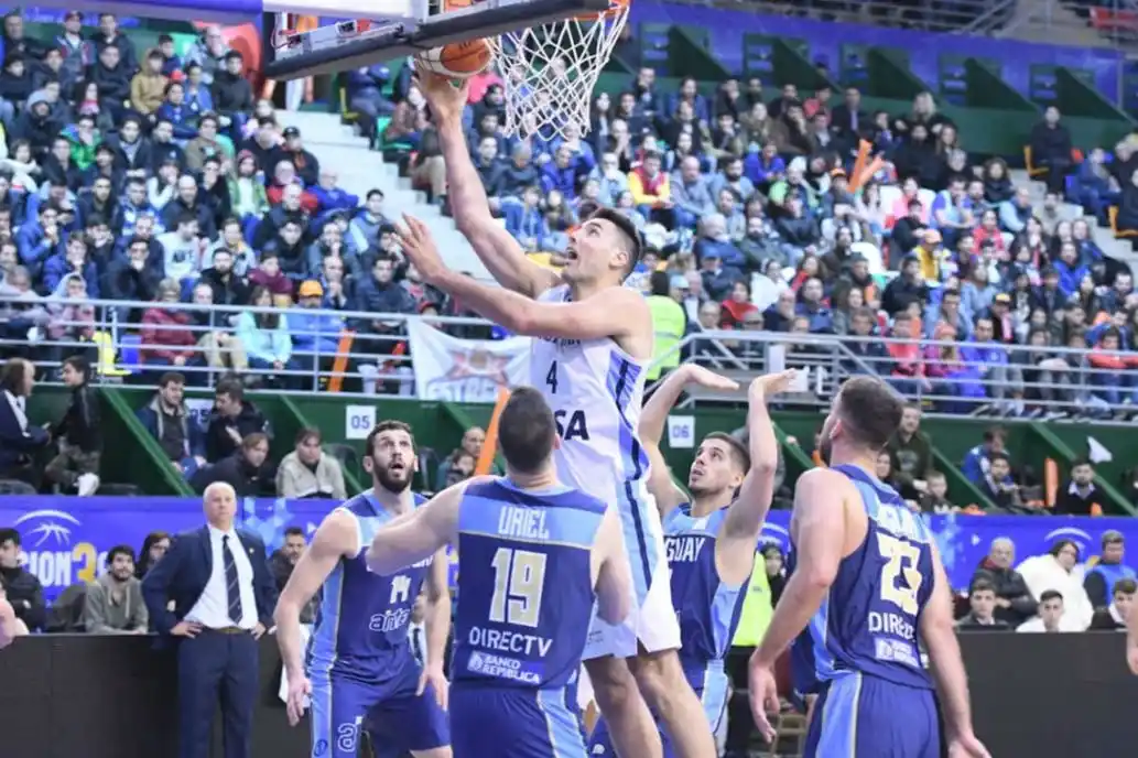 Argentina venció sin complicaciones a Uruguay en el primer amistoso