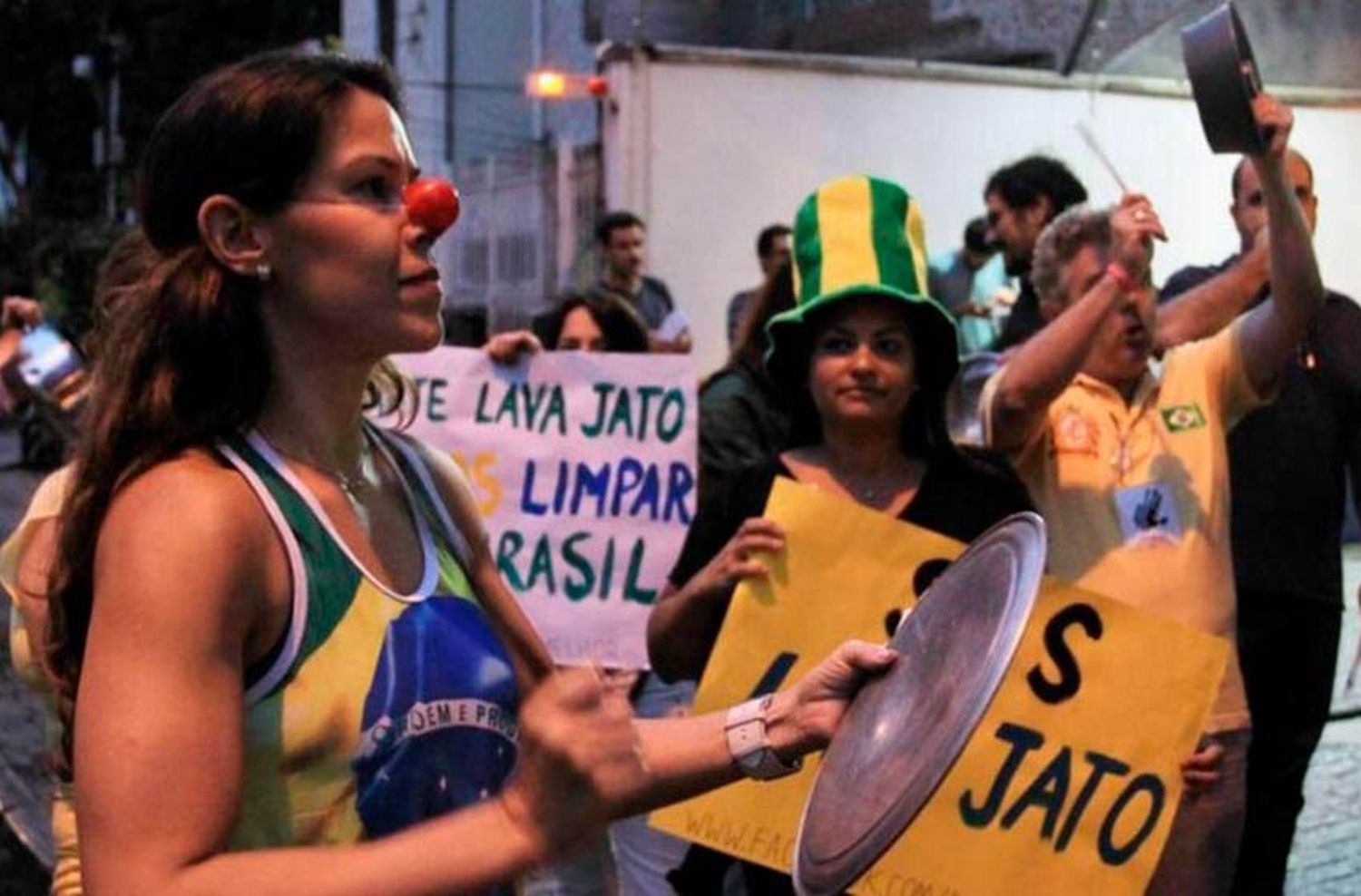 Fuerte protesta: cacerolazos contra Bolsonaro por el récord de 1.910 muertos en un día por coronavirus