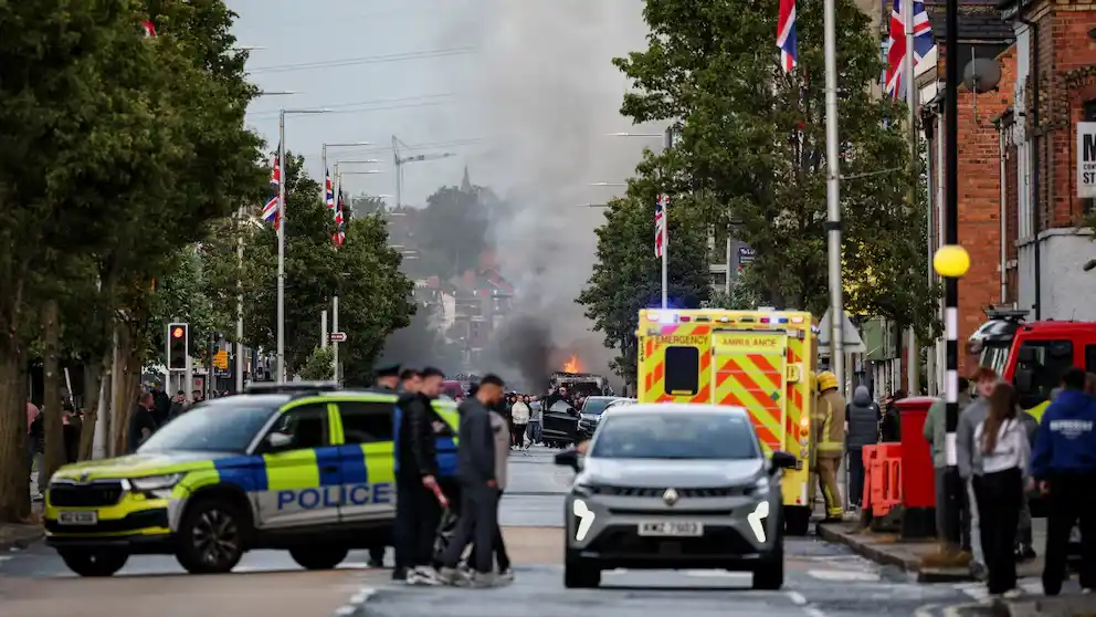 La policía de Irlanda del Norte declaró el ataque en Belfast como un incidente crítico y descartó vínculos con el terrorismo. Foto: Reuters/Isabel Infantes