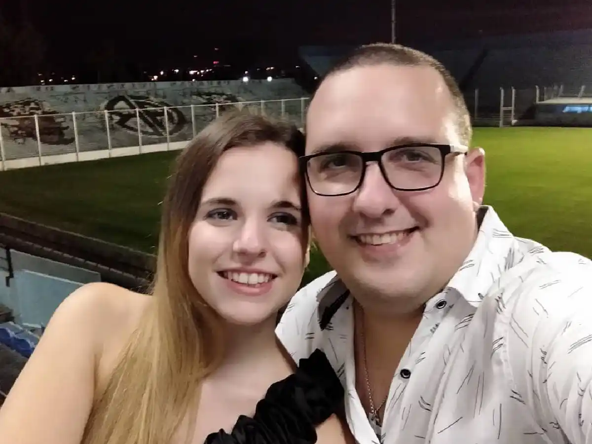 Viva el amor: una pareja de sanfrancisqueños se comprometió en la cancha de Belgrano