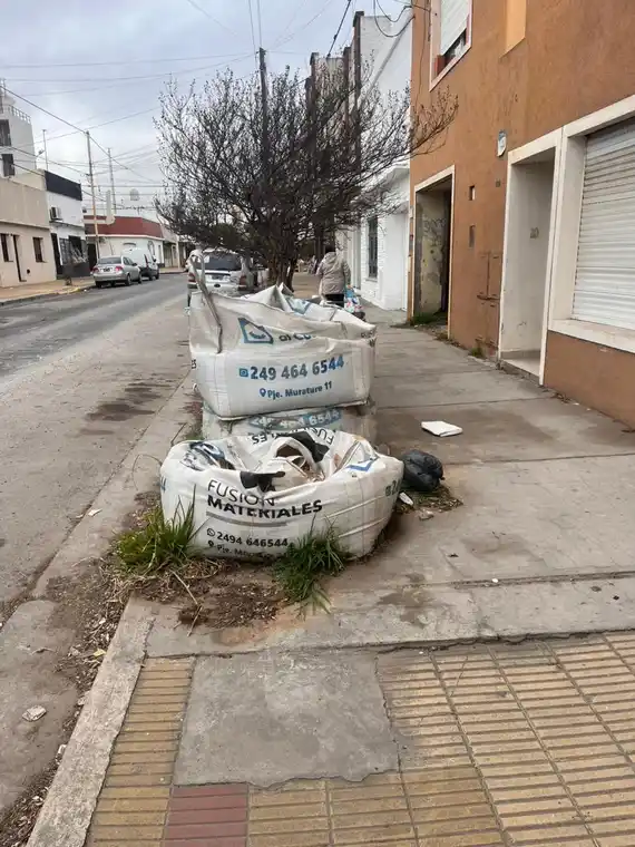 Vecinos lamentaron el aspecto de cuadras céntricas por la acumulación de basura
