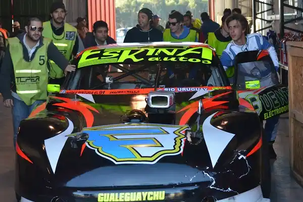 Fuentes ganó en pista, pero lo penalizaron y quedó séptimo 