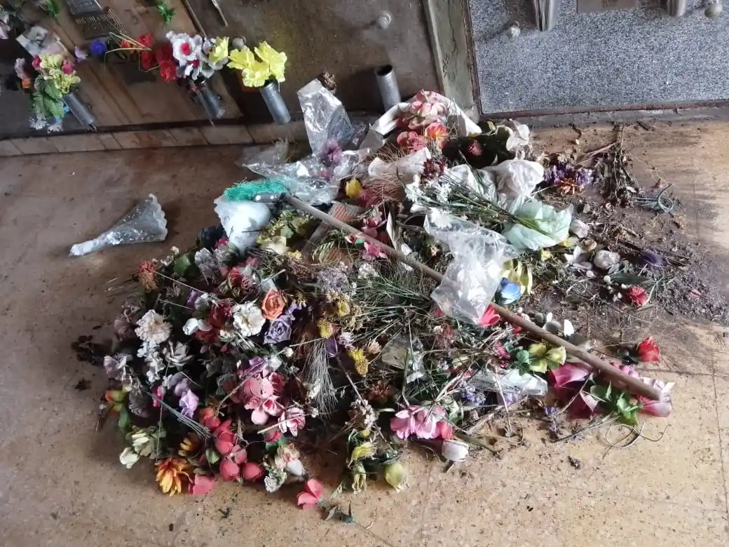 “Fui a llevarle flores a mi abuela y quedé con un nudo en el estómago”