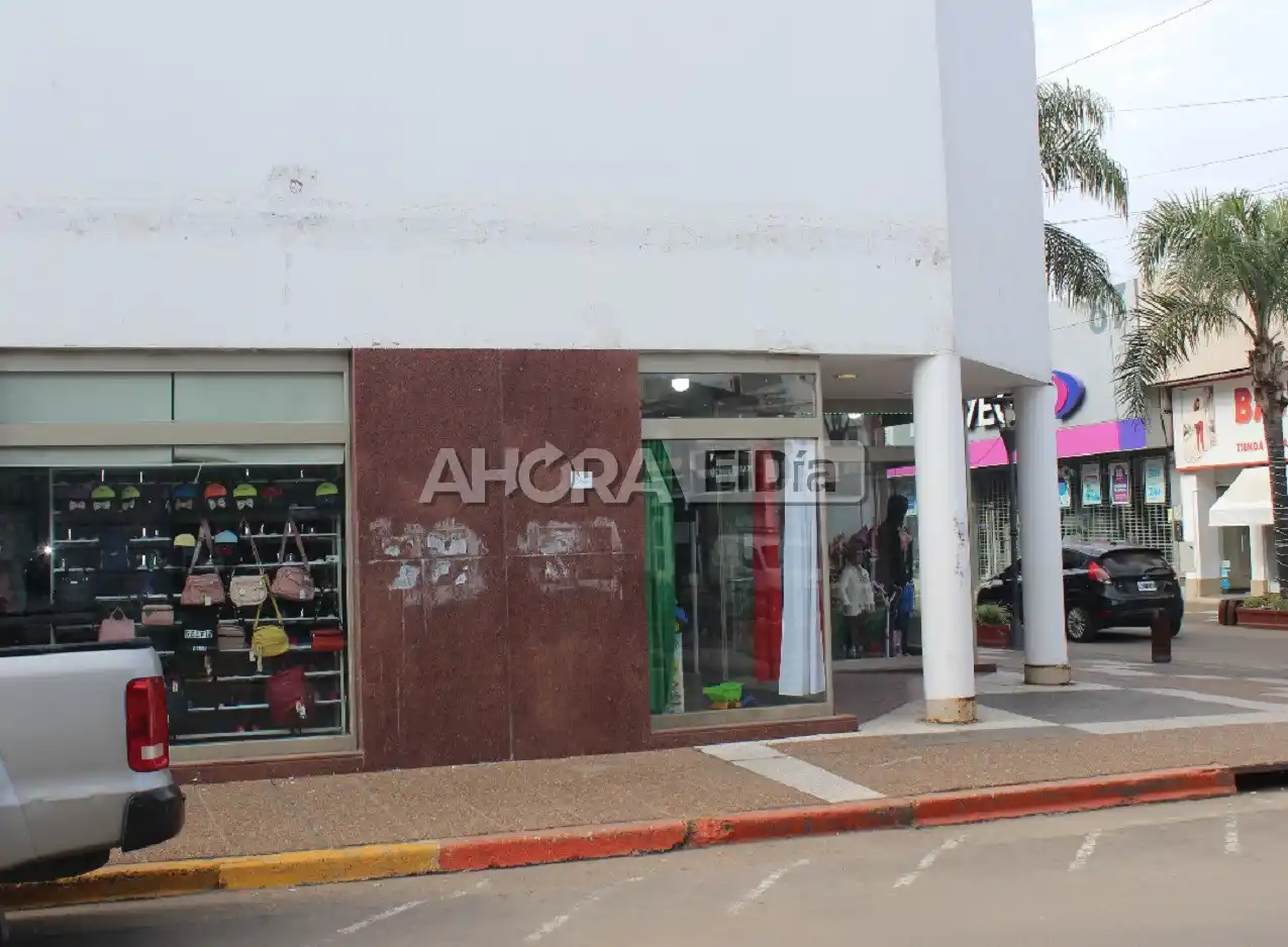 En el centro de la ciudad, robaron en un comercio de venta de ropa