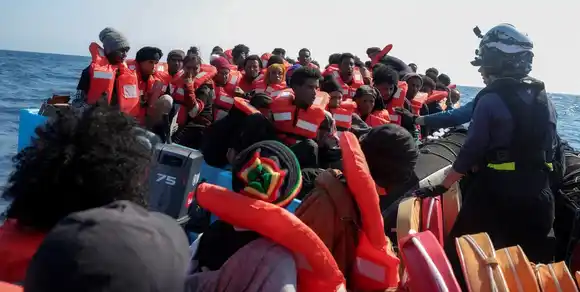 Desaparecieron más de 40 personas tras el naufragio de un barco de migrantes en el Mediterráneo