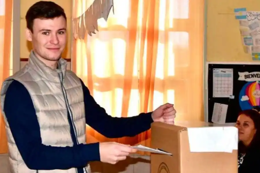 Con 24 años fue elegido intendente de una localidad de Córdoba