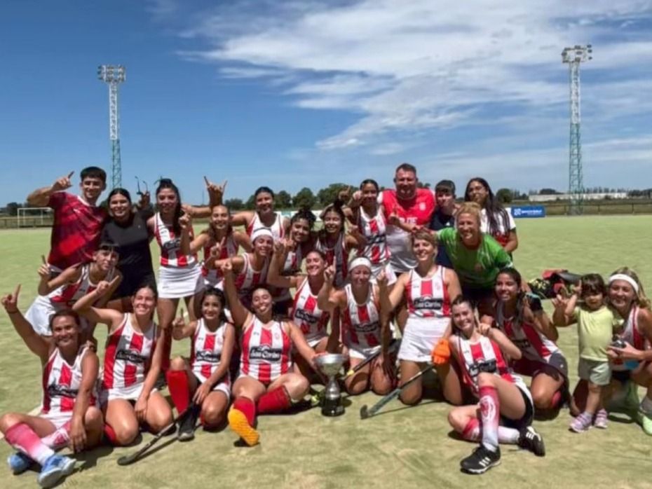 Las Leonas Julienses, campeonas de la Reserva.Foto:IG 9 de Julio