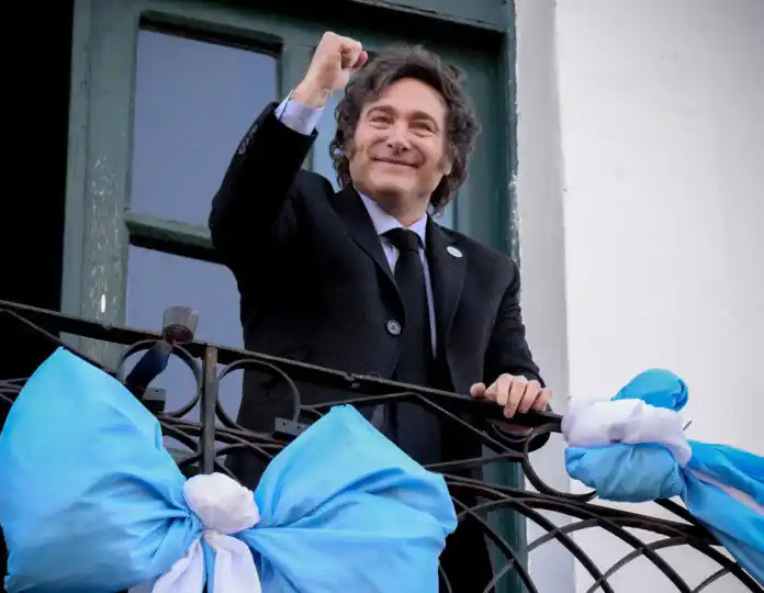 Javier Milei visitó La Rural y prometió bajar las retenciones al campo en 2025
