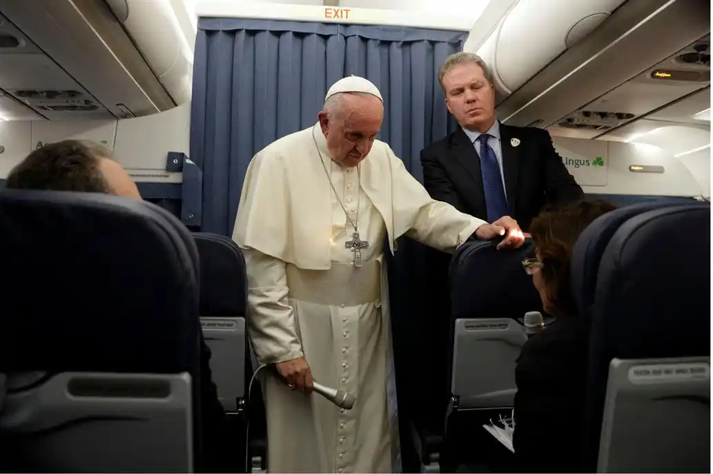 El Papa mandó al psiquiatra a los niños gays y despertó el repudio generalizado