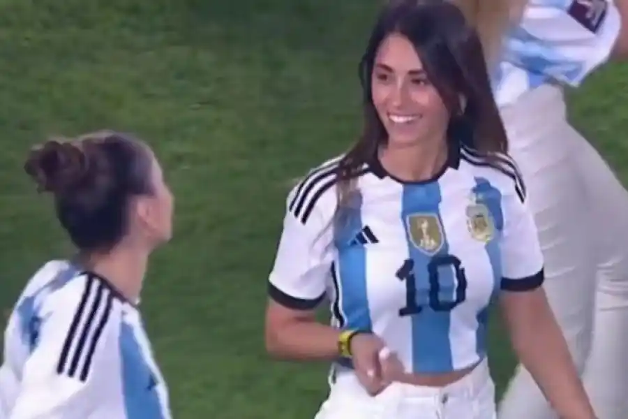 A pura charla y risas: el encuentro de Anto Roccuzzo y Tini Stoessel en la fiesta de los campeones