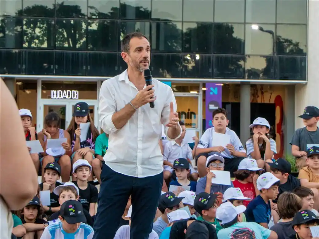 Para el senador, el problema afecta directamente el derecho a la educación.