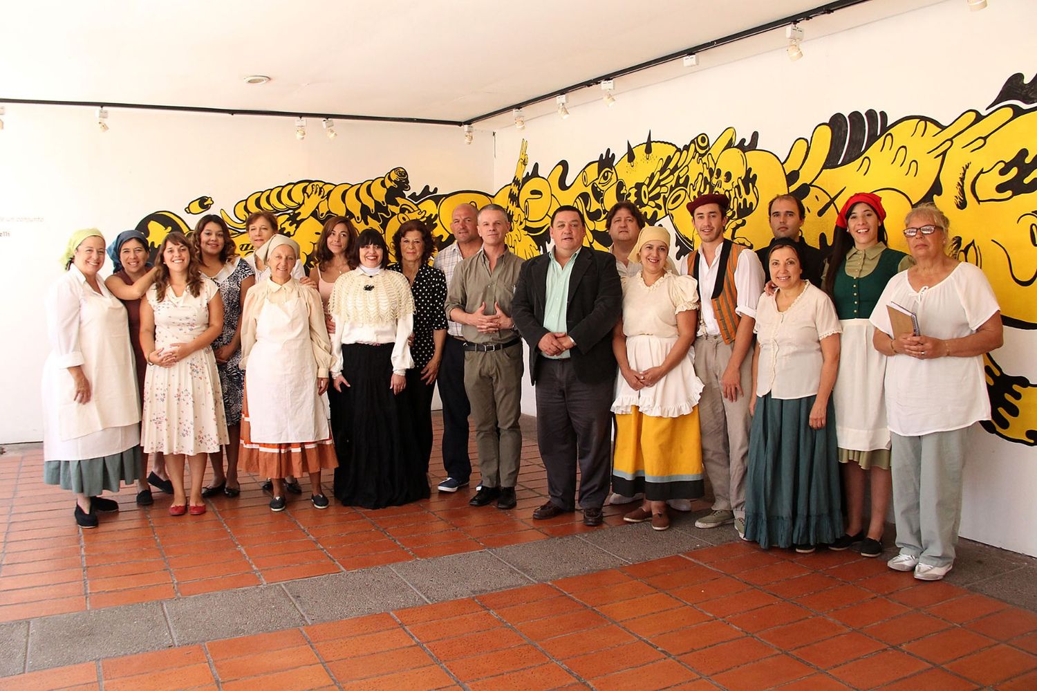 Estrenan una obra de teatro comunitario en el Centro Comercial del Puerto