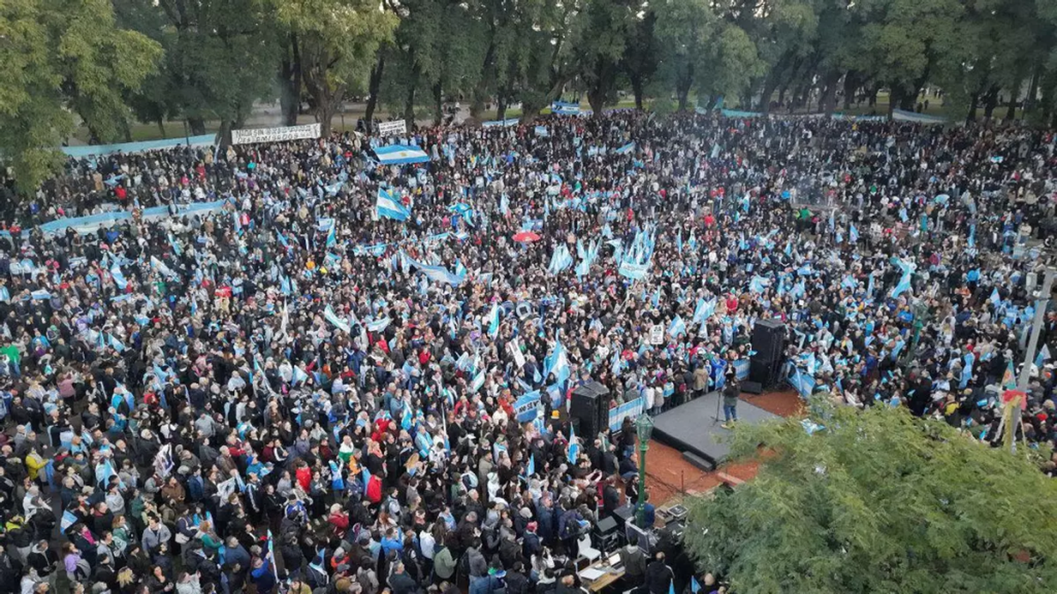 Día de la Independencia: El peronismo se reúne en Parque Lezama convocado por Cristina