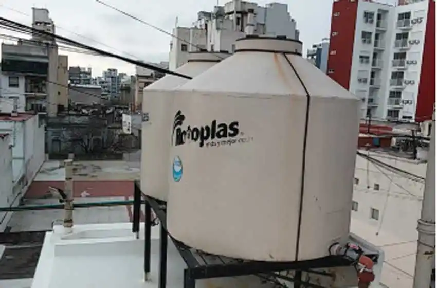 Exigen la obligatoriedad de la limpieza de aguas de tanques en los edificios de Rosario