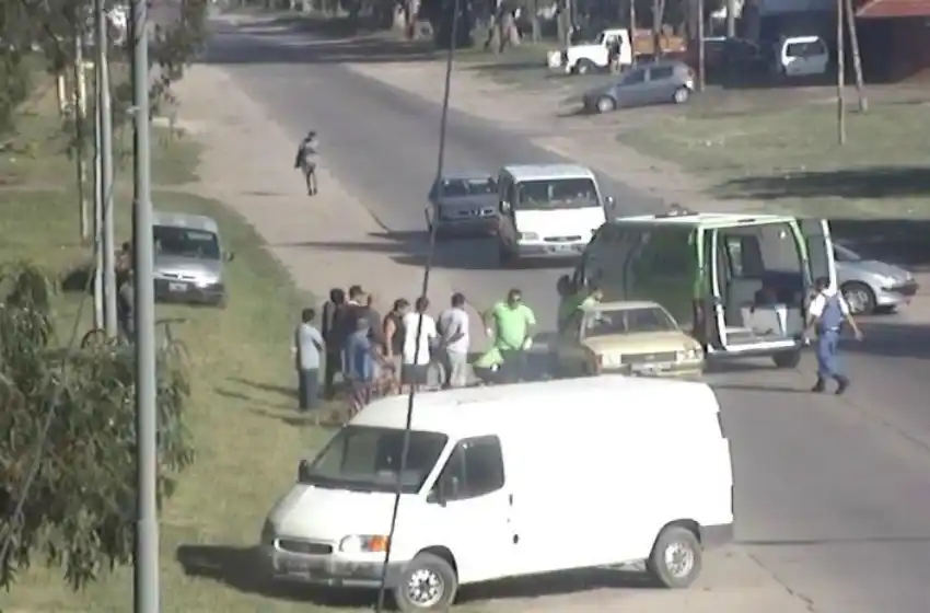 Un hombre murió al ser embestido por un auto